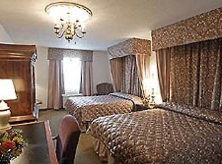 The Lodge Hotel And Conference Center Bettendorf Room photo